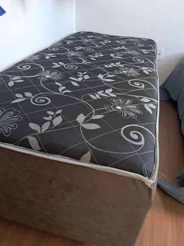 CAMA DE SOLTEIRO duas novas por 450. Nunca usadas 