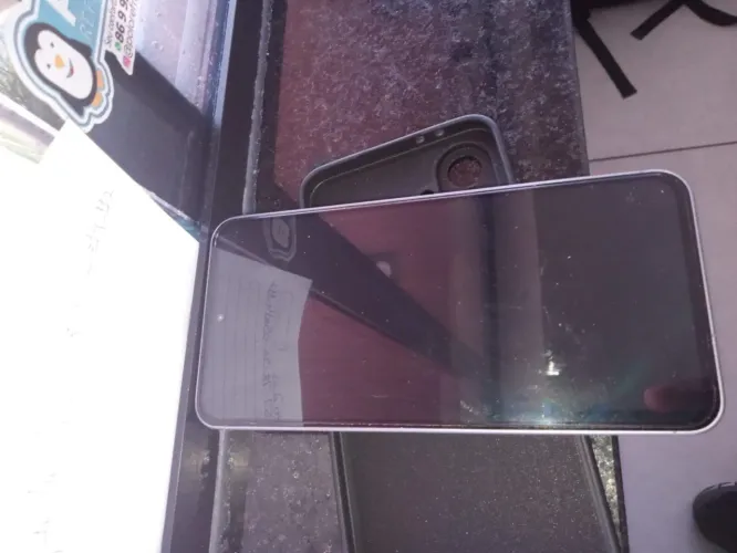 Vendo um A56 Samsung de 128 gb 8 de RAM somente com 3 meses de uso sem nenhum arranhão