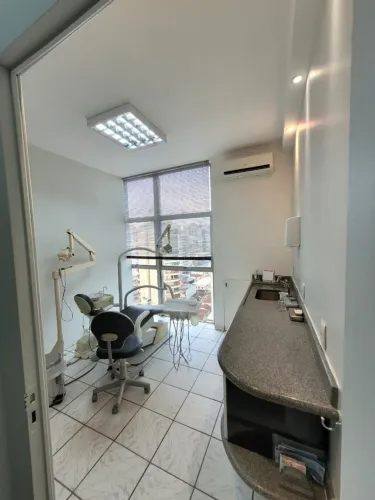 VENDO Sala em prédio comercial- consultório odontológico 