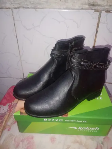 Bota preta feminina Kolosh tamanho 37