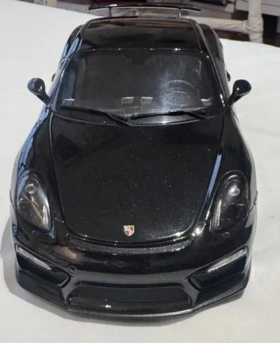 Porsche Cayman GT4 -1/18 -Schuco