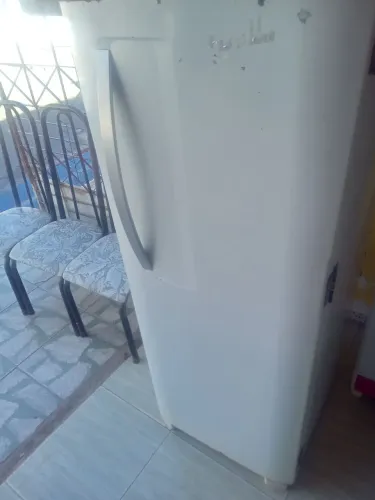 Vendo geladeira Electrolux.