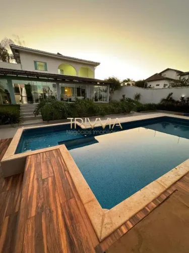 Casa Ampla com 4 Quartos, Piscina Aquecida e Energia Solar