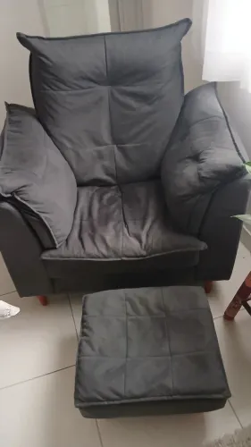 Poltrona com branquinho para os pés 