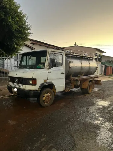 Vende se mercedes benz 710 com tanque de leite 4500 litos