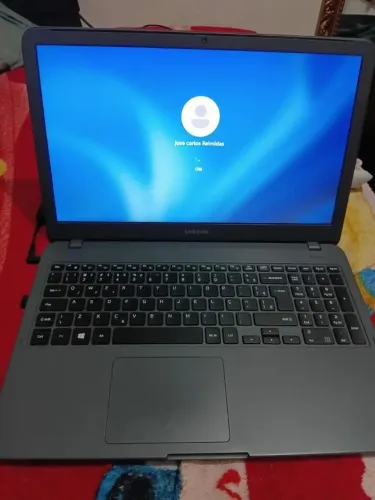 Notebook Samsung (i3-7020U / 4GB RAM / Windows 11) - Ideal para Estudos e Trabalho!