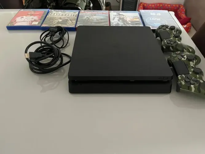 PLAYSTATION 4 SLIM 1TB - DESBLOQUEÁVEL VIA CD + 2 CONTROLES + JOGOS
