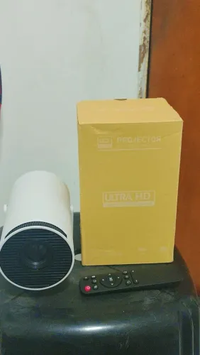 Projetor HY300-T com Wi-Fi e Bluetooth