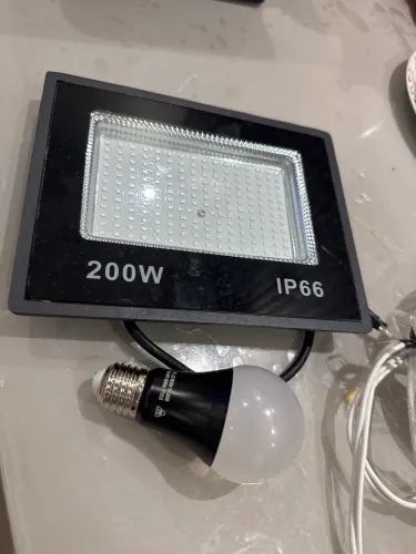 Luz negra 200w e lâmpada 7w 