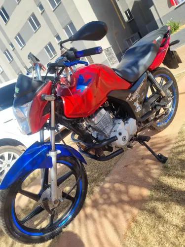 Vendo moto 8500