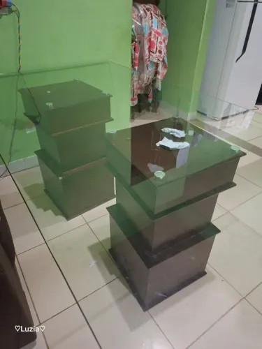 Vende-se essa mesa de vidro 800 reais