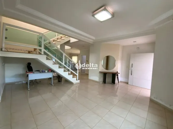 Casa com 4 quarto sendo 2 suítes, disponível para venda e locação no bairro Jardim Karaíba