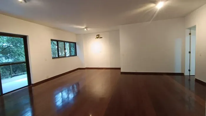 Ipanema - Sala, 02 suítes, a poucos passos da Lagoa!