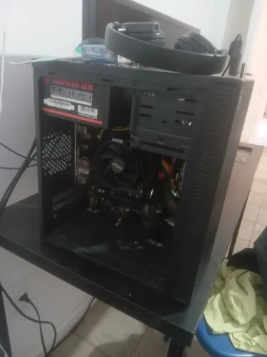 Pc gamer Ryzen 5 4600g, 16gb ram, 2 SSD- 1TB E 120GB