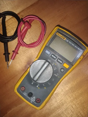 Multímetro Fluke 115 