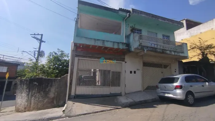 Casa à venda na Av. Águia de Haia com 3 casas no quintal, salão comercial e vagas  Zona Le