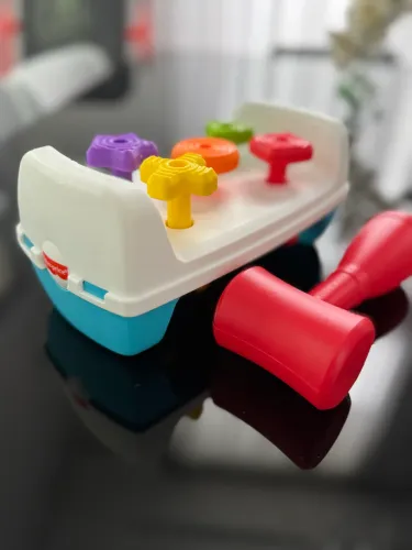 Brinquedo Fisher-Price Bancada Infantil com Martelo e Formas