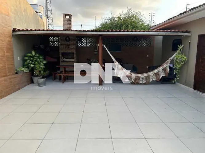 Casa de rua : / Residencial / Treze de Maio