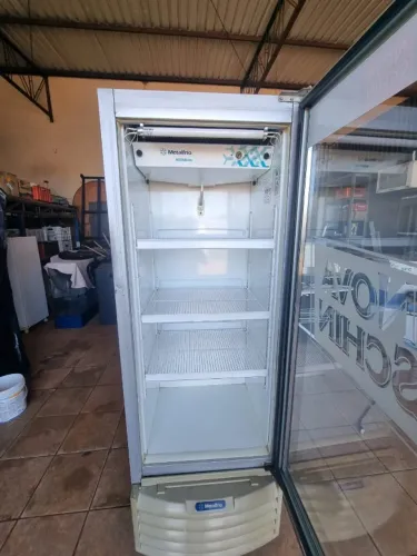 Cervejeira expositora Metalfrio 350 litros 127 volts bem conservada funcionando 100%