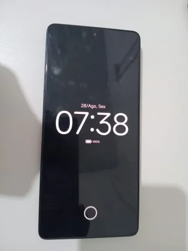 Vende celular em ótimo estado. 