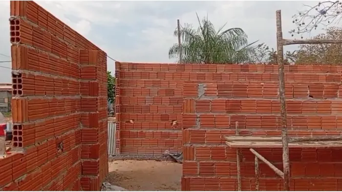 Contrato pedreiro para finalizar uma casa que já está em andamento