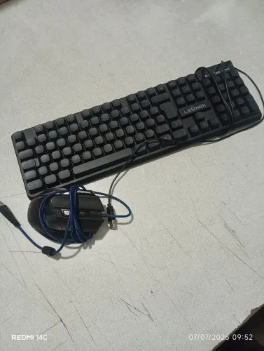 Teclado e mouse + mouse pad gamers