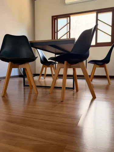 Mesa com 4 cadeiras, ou vendemos separados