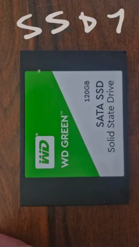 SSD WD Green de 120GB com interface SATA.