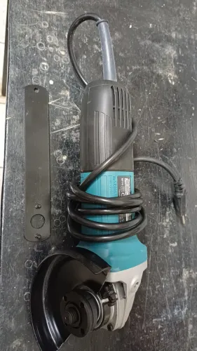 Esmerilhadeira Makita M9510