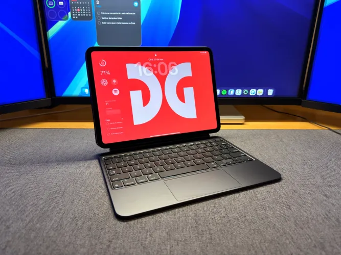 iPad Pro M4 com Magic Keyboard na Garantia | Troco