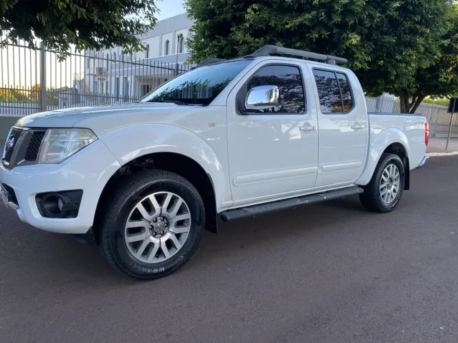 Nissan Frontier SL CD 4X4 2.5tb Diesel AUT 2014