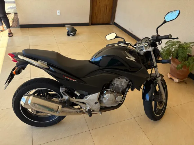 CB300R 2012 conservada, toda original, baixa km, valor abaixo da fipe