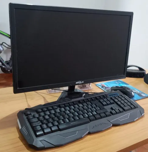 Vende-se computador semi-novo