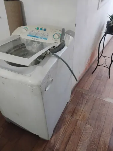 Máquina de Lavar Electrolux Turbo Limpeza 9kg - Liga e Centrifuga - Para Conserto