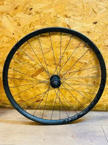 Roda de MTB Bontrager Kovee Elite 23 TLR Boost 29? XD (APENAS RODA TRASEIRA)