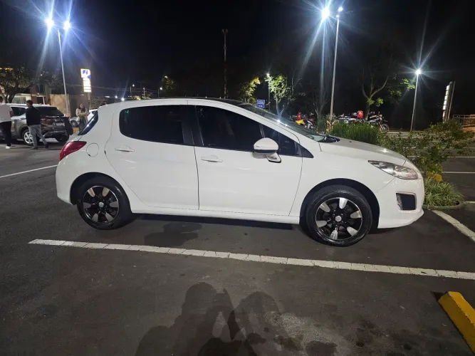 Peugeot 308 Active 1.6 Flex 16V 5P Mec. 2014