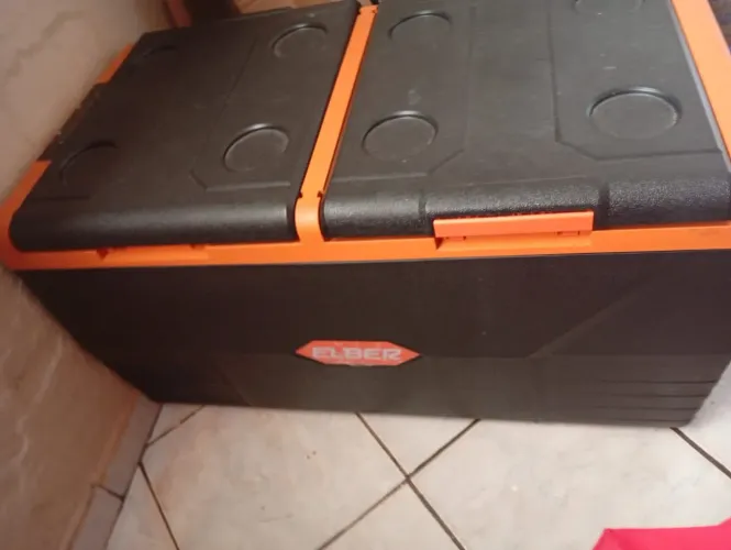 Geladeira e Freezer 2 em 1 Elber Portátil 75 litros.