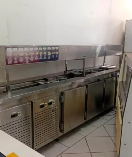 Condimentadora quente e frio balcão refrigerado em inox 6meses de uso