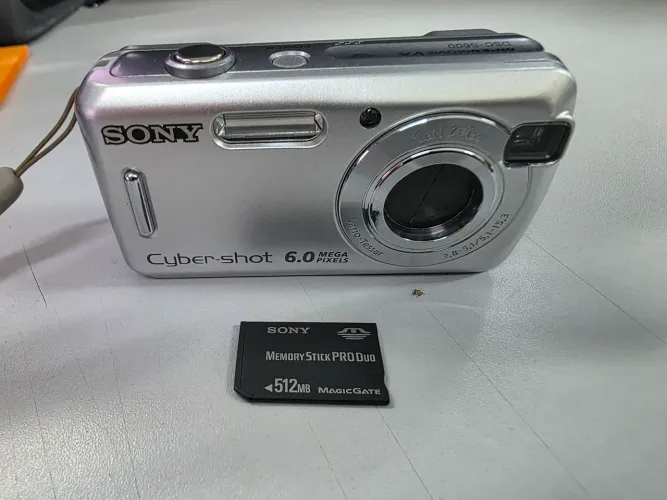 Câmera fotográfica Sony Cyber Shot DSC S600