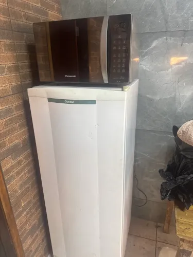 Geladeira e microondas 