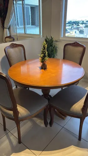 Conjuto mesa de jantar + 4 cadeiras