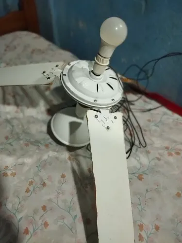 Ventilador de teto com lâmpada 