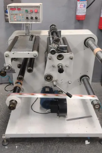 Rebobinadeira Reinaflex 350mm, alinhador eletrônico, facas rotativas
