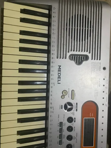 VENDO OU TROCO TECLADO POR VIOLÃO OU CONTRABAIXO/CUBO