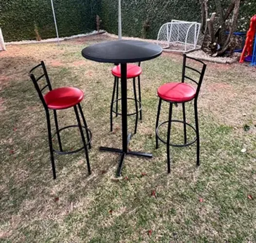 bistro com banquetas