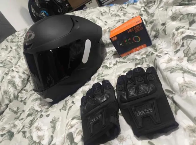 Vendo capacete kyt tt course completamente novo 