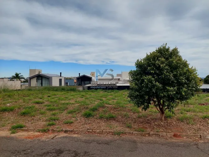 Terreno à venda no Loteamento Riviera