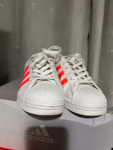 Tênis adidas