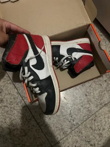 Tênis Jordan tamanho 39