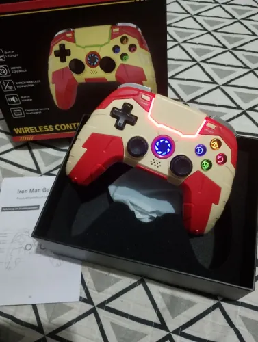 Controle PS4 personalizado Homem de Ferro novo na caixa faço Olx pay 